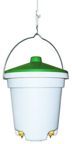 Drikkeautomat med 3 nipler til høns (1)